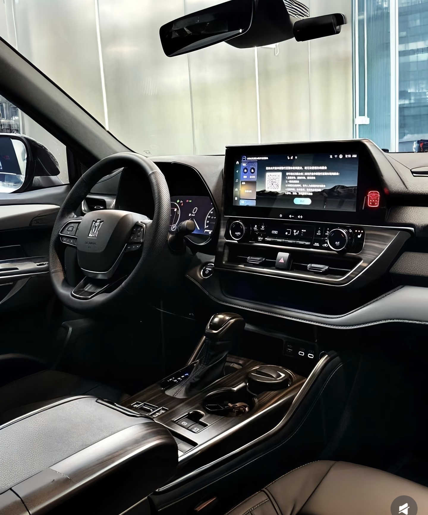 这车居然让汉兰达车主沉默了。皇冠陆放，说到底就是汉兰达的“皇冠标”兄弟。但开过的