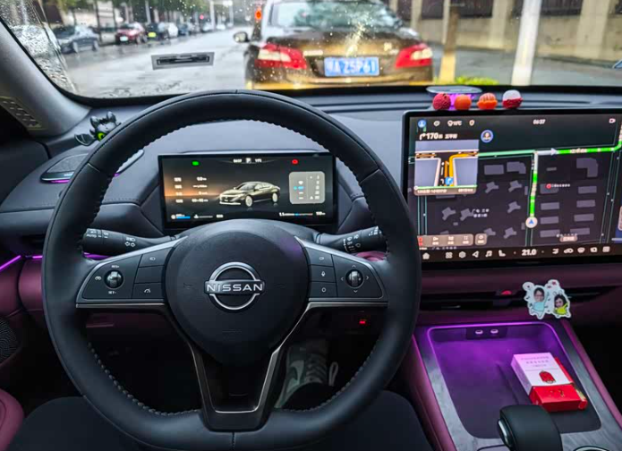 看见天籁就很想掏出手机拍照选来选去最后还是看中天籁最喜欢的点就是音响鸿蒙