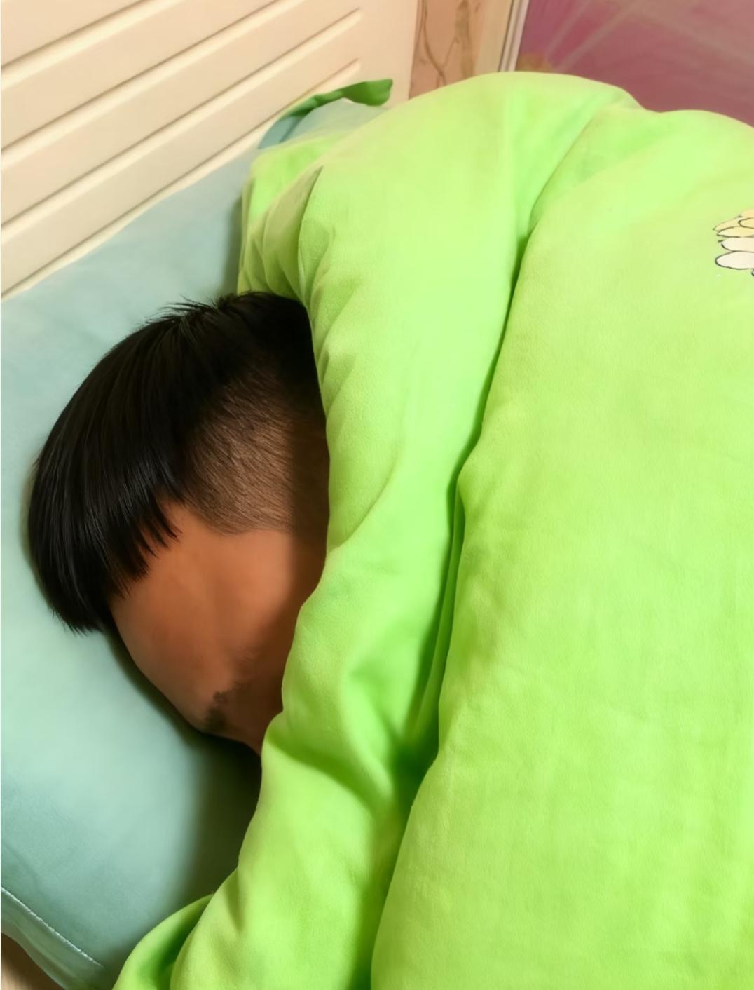 老公失业后，我反而轻松了都说人到中年最怕老公失业，孩子叛逆，还有亲人去世，我今