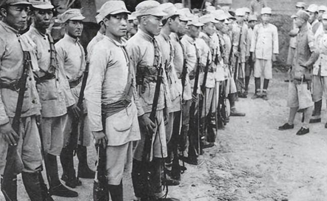 新四军七个师里每个师都不一样：一师发展成五个纵、二师、七师、四师各发展成一个纵队