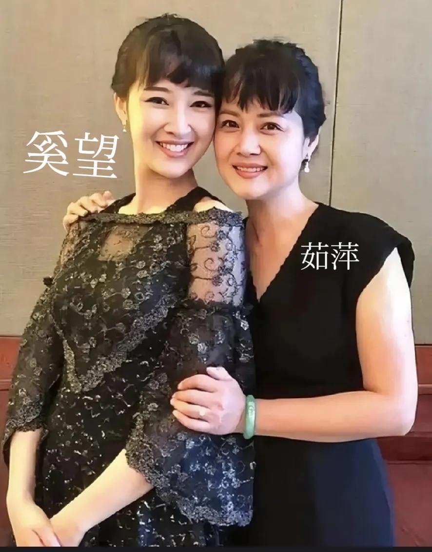 “难怪有故人之姿，原来是故人之女”，作为星二代，她还这么低调呢。奚望复刻茹萍的