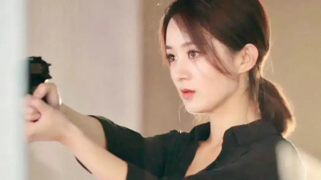 赵丽颖《女刑警队长》还未播己先火曝全网。转型大女主四连错肩”。换谁都感觉委屈？