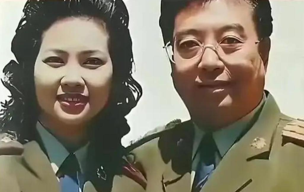 李双江大谈夫妻生活，表示梦鸽是主动追求自己的。梦鸽的父亲曾向其下跪劝阻她不要和李