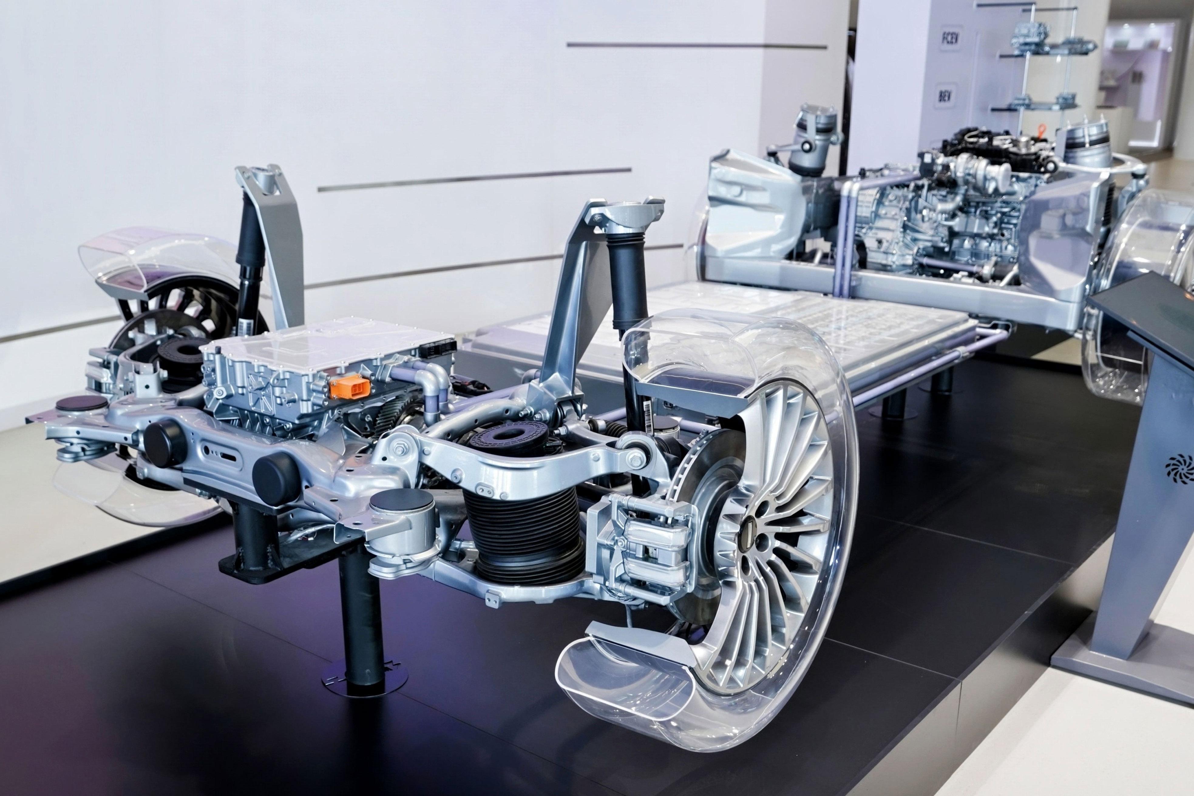 看完这个剪影更期待全新归元平台的SUV了，据说这款产品定位超高端，是“十年磨一剑