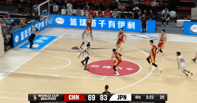 中国男篮73-92日本，主场输了19分，这还是中国男篮吗，这打的是什么，看来篮下