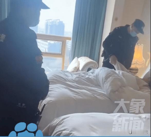 浙江杭州，一男子看到女邻居长的很漂亮，一直想要找机会接近。到了晚上男子去配钥匙，