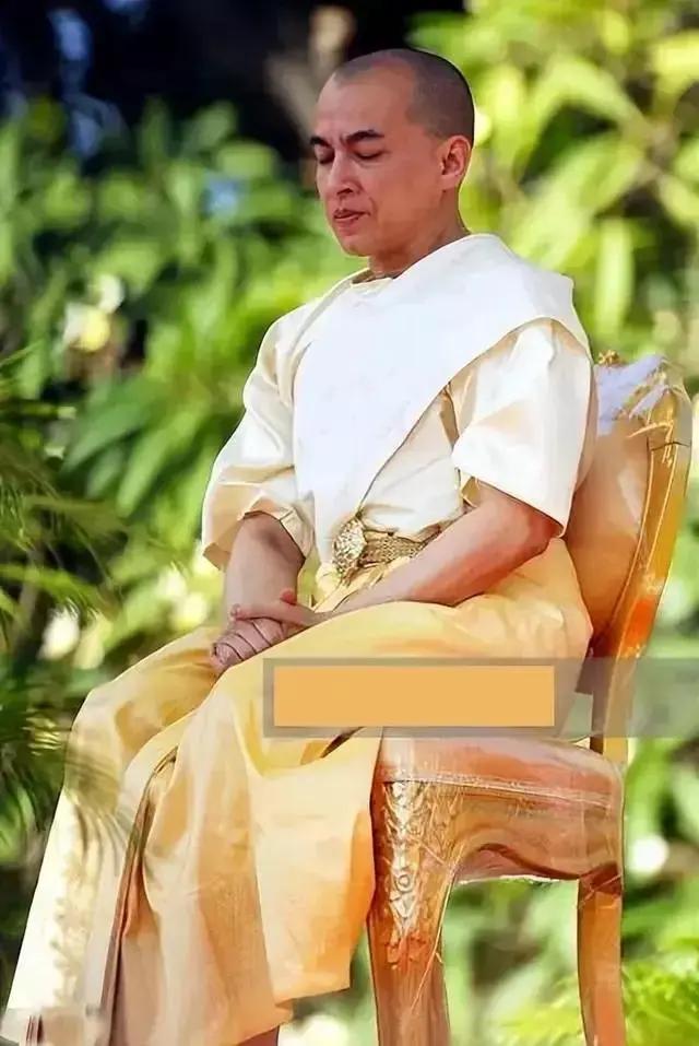 全世界的达官贵人都很幸福，只是泰国王室和柬埔寨王室不算幸福！柬埔寨王室跟泰国王
