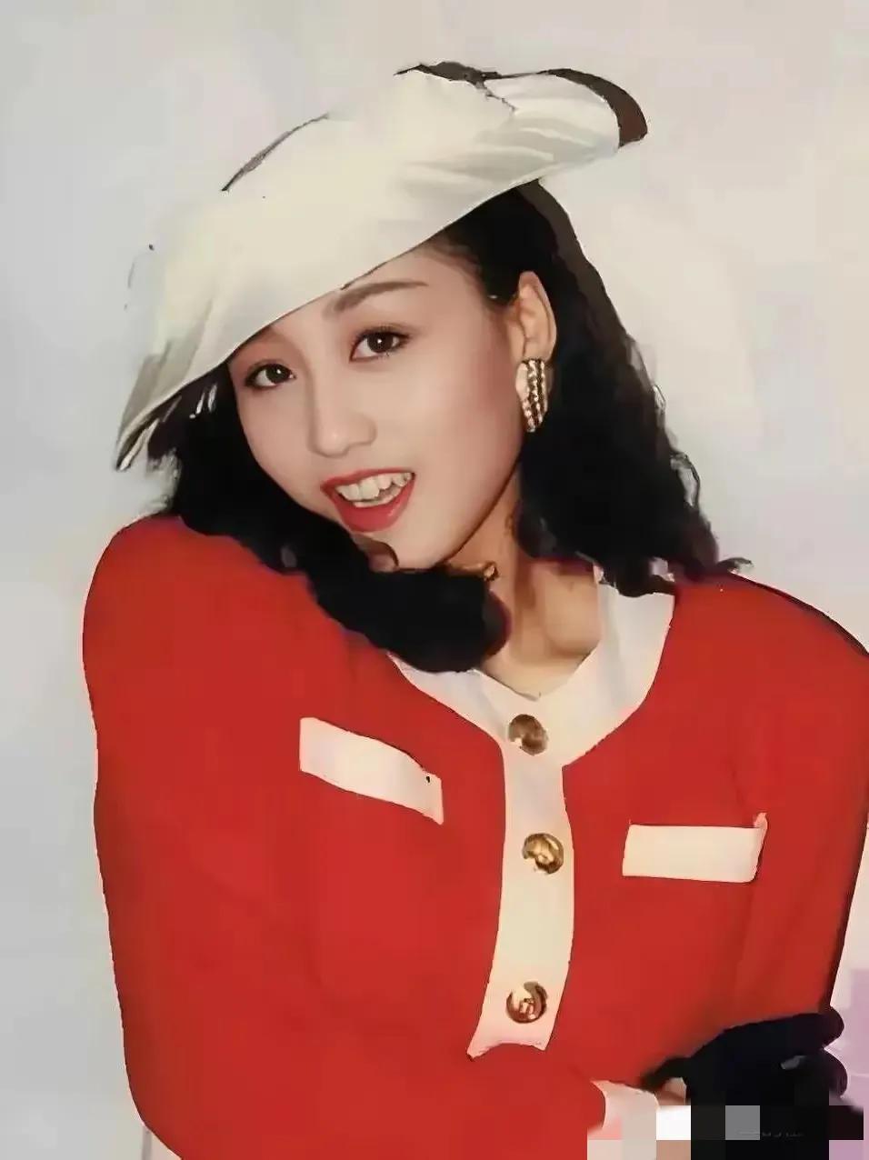到底是谁在说励志不美[？？？]我觉得利智的美是女人美的天花板了，至于扮演的角