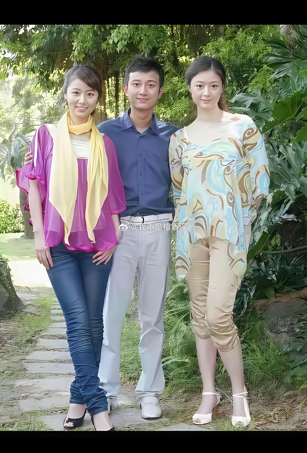 以前时候的穿搭真土啊，连明星都齁不住啊。​​​