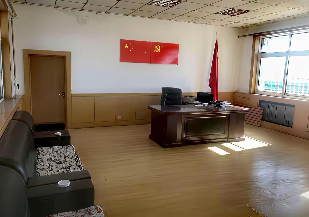有人问这是体制内什么级别领导的办公室，我觉得这办公室绝对不是正经八百的政府机关领