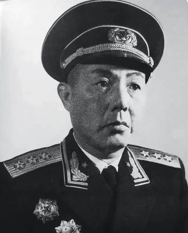 1976年，正当中央发愁派谁去稳定上海时，叶剑英、华国锋、李先念先后竟同时推荐一
