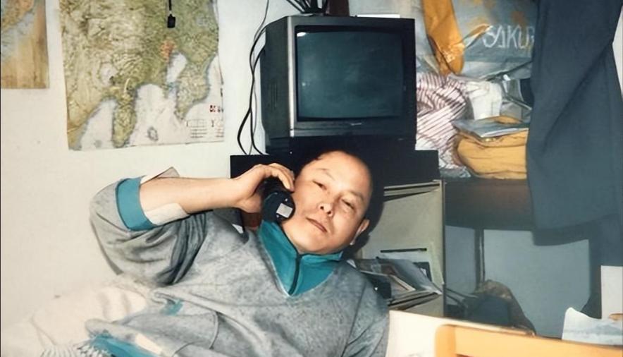 1989年上海男子为供女儿读书，跑日本打15年黑工，一天工资抵上海10个月。聊