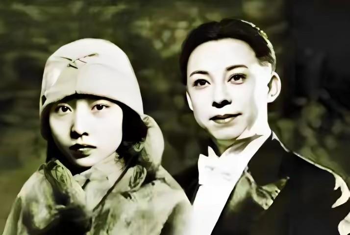 1991年，杜月笙的儿子杜维善来到了北京，想收回父亲当年购置的四合院，然而住户却