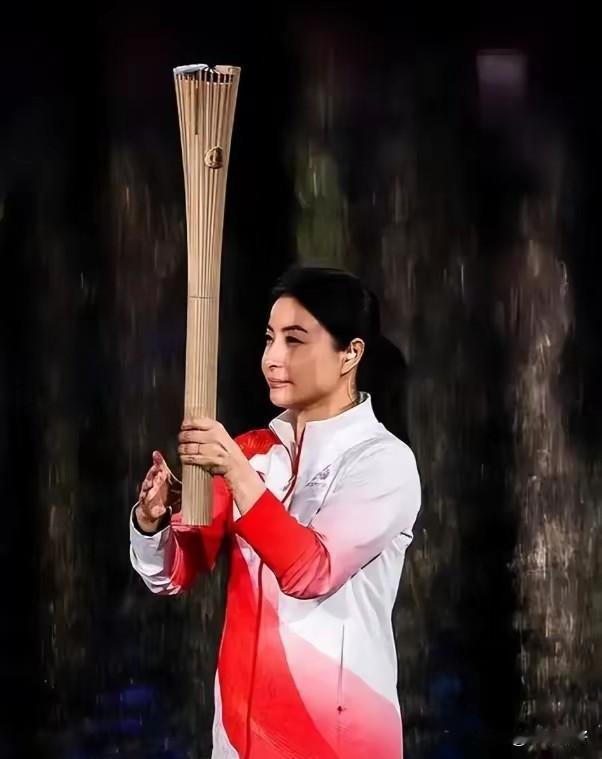 霍震霆没料到！44岁儿媳郭晶晶再次官宣喜讯,让整个阔太圈沉默了谁能想到，4