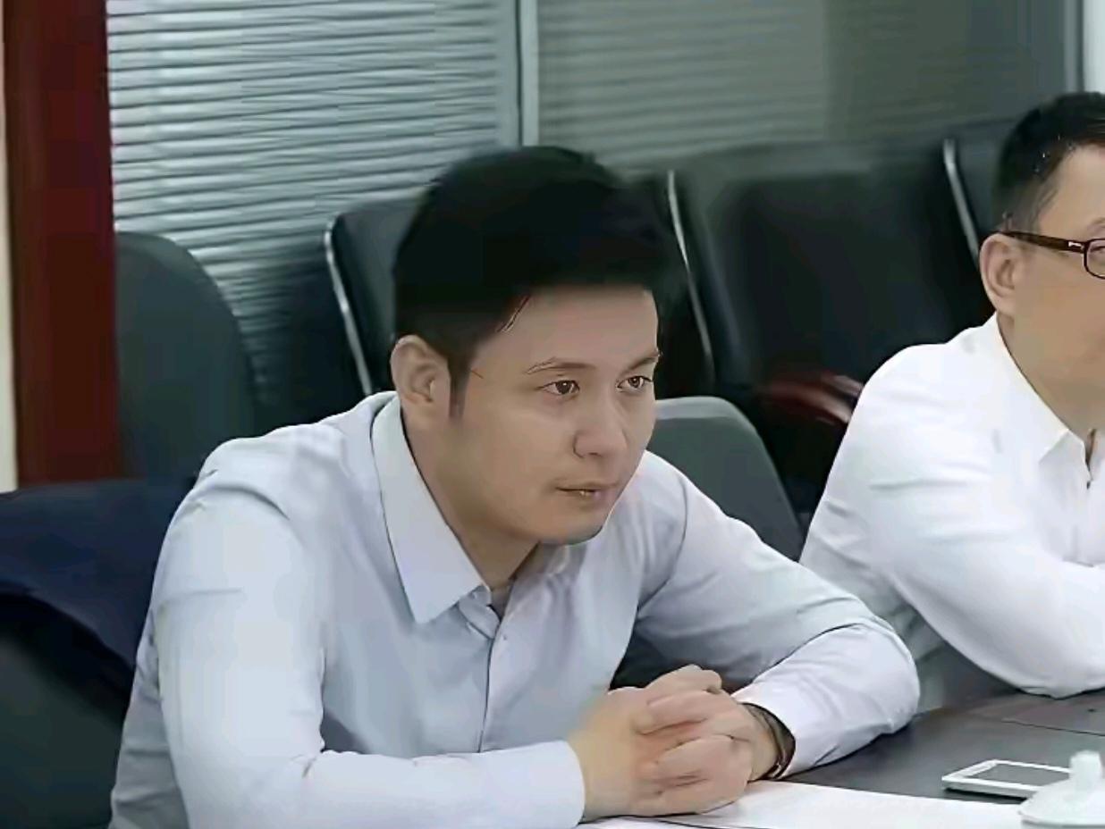 在长沙上班时就被易世威这个名字给震的不轻并不是因为他父亲，而是易世威、一世威，