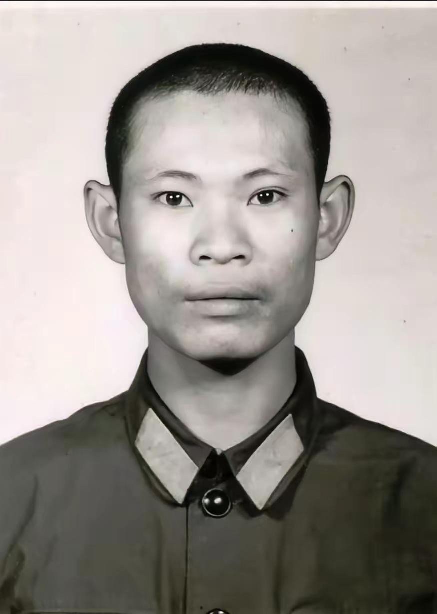 从“拒当班长”到“抢扛重任”杨国跃的选择里藏着军人的硬核担当1982年，部