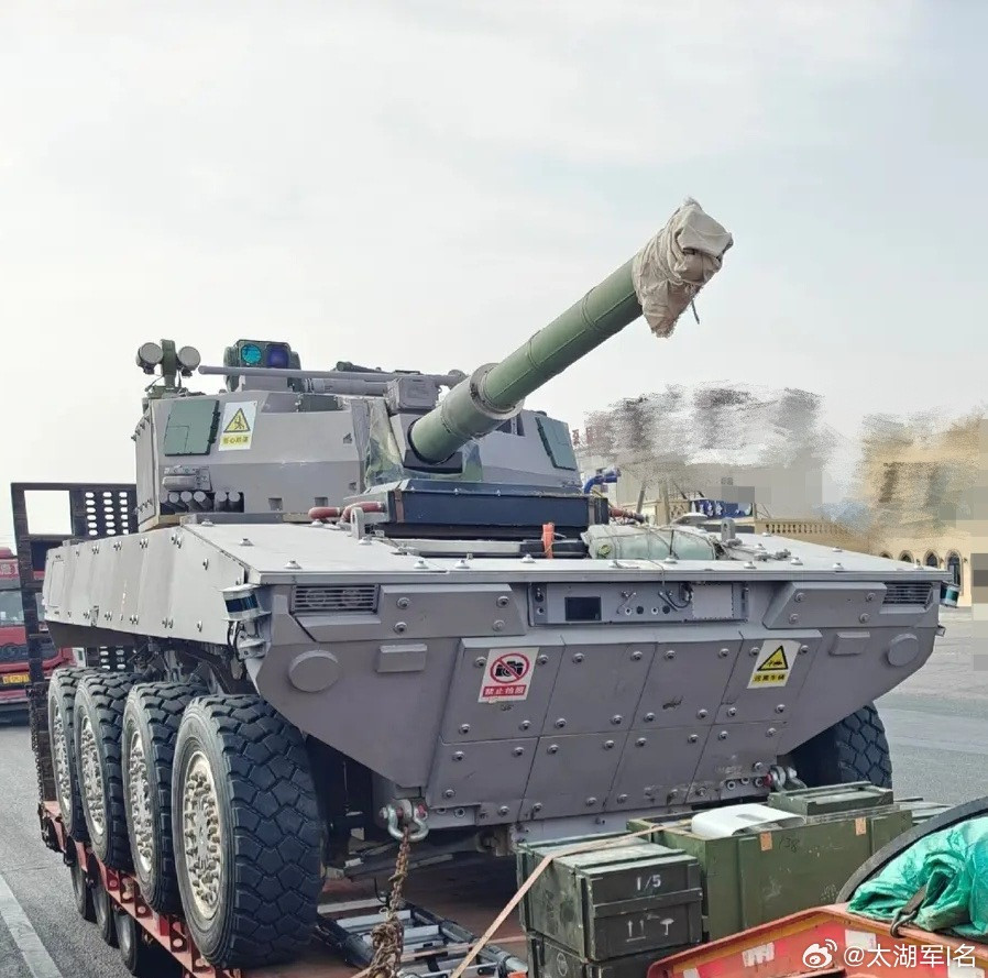 转某型无人车。