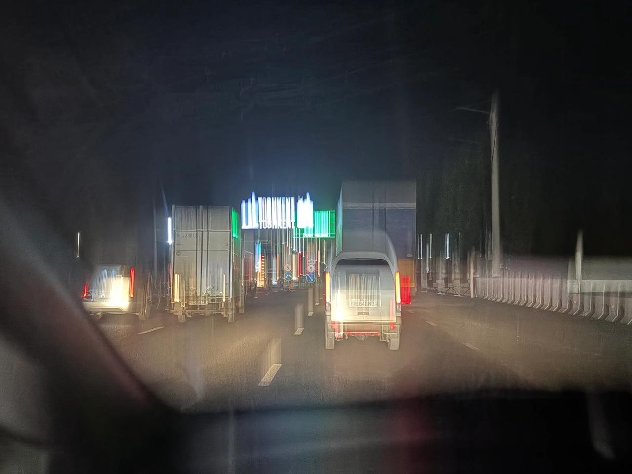 深入亚欧大陆的旅行之入境乌兹别克乌兹别克的入境检查很严格，因为我带了很多泡面和
