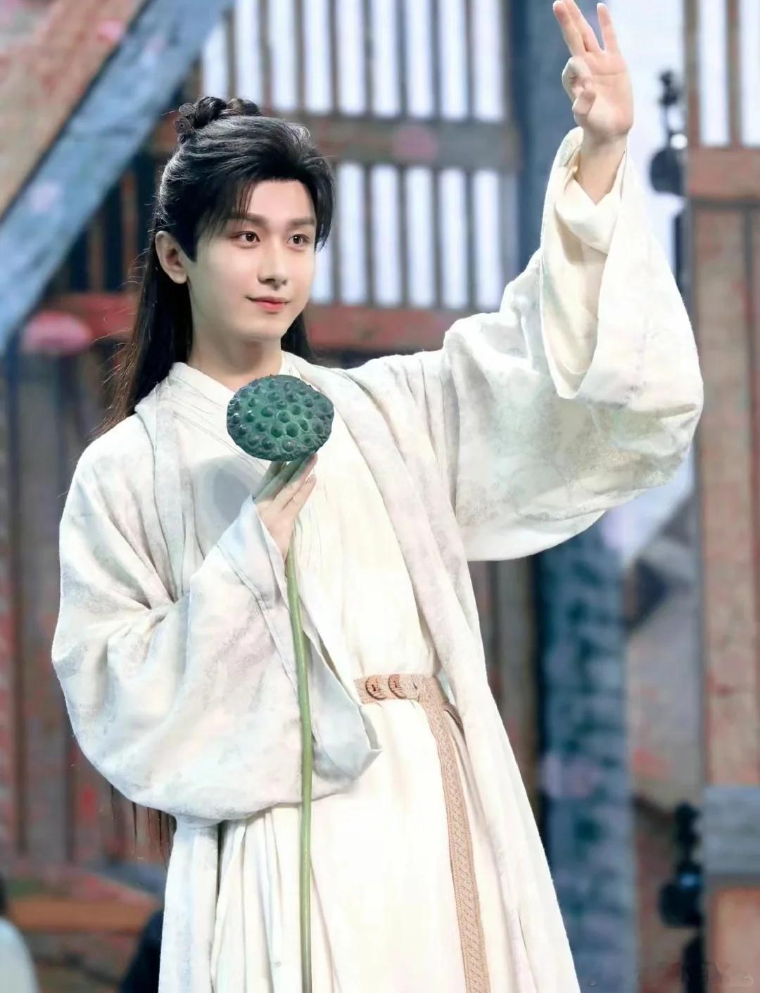 成毅成毅古装神图太帅了！！。