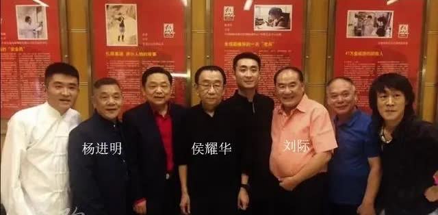 2025年初，消失已久的郭晓小回归德云社，着实让人惊掉下巴。当年他是侯耀华跟班，