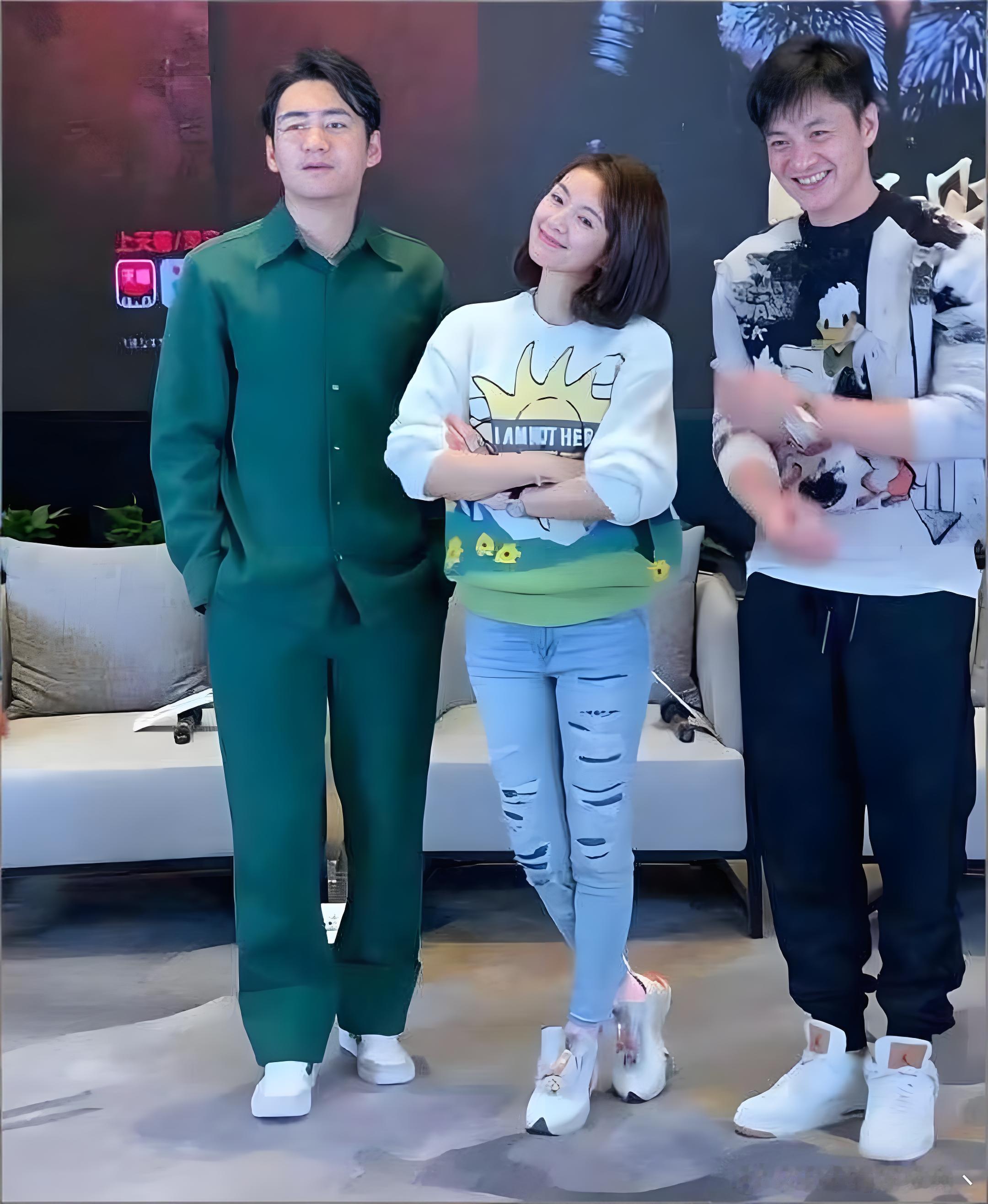 章子怡的姿势倾向已经很明显了！