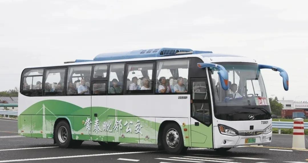 不需要觉得疑惑，这两辆公交都是85路，一个是常泰毗邻公交，一个是泰常毗邻公交，相