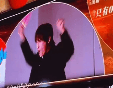 陈楚生深圳演唱会，张远又玩嗨了！下午还看见张远在利郎发布会，晚上他就现身陈楚生深