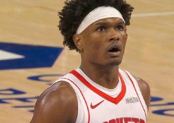 火箭让3追4？？？想都不敢想！！！关键时刻:当老詹追到3分的时候。谢波德稳稳