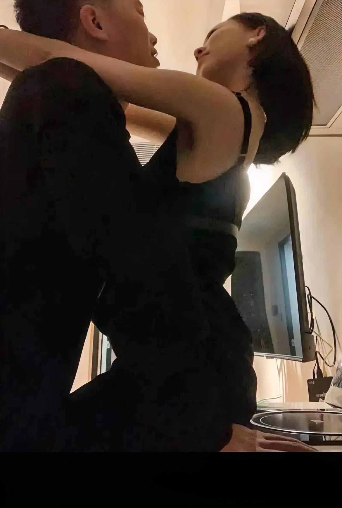 男人一旦和外面的女人长期保持暧昧关系，就要小心了别觉得这是什么好事，实际上，