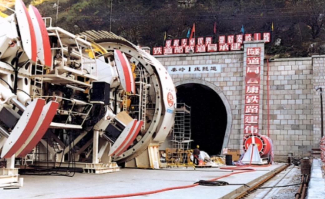 1997年，中国修建秦岭隧道时，找德国购买盾构机，德国鼻孔朝天：3.5亿一台，爱