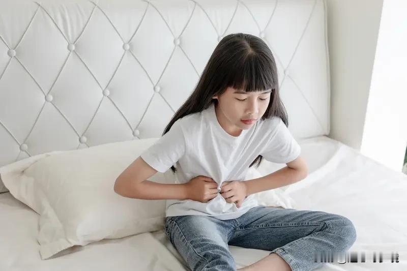 怎样预防小儿感染蛔虫病?小儿感染蛔虫病可不能小觑，蛔虫幼虫和成虫可能跑到身体各