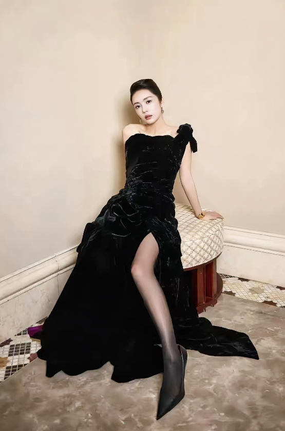 蔡文静，165cm，除了鞋子有点大，其他都很美！