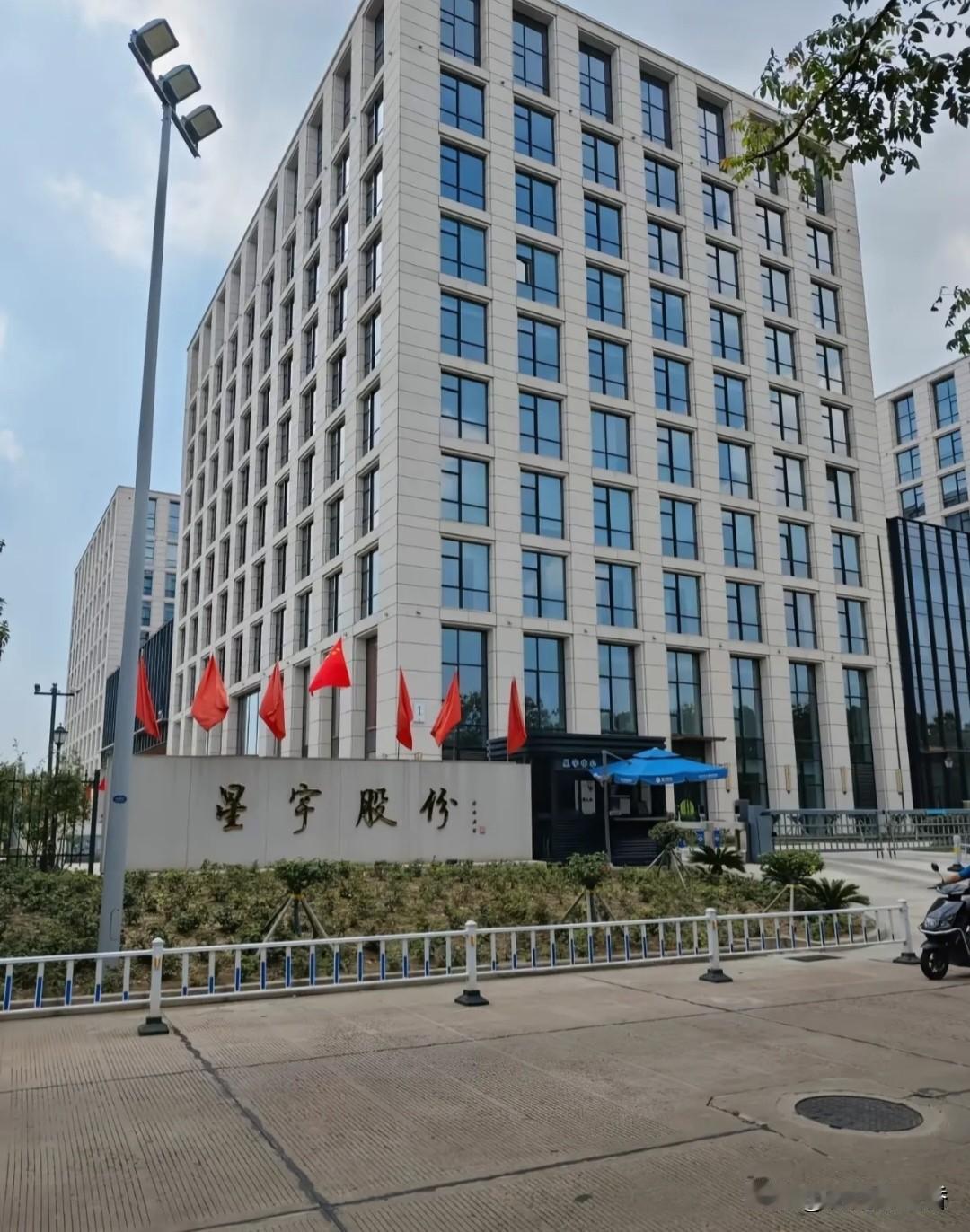 车灯巨头再爆用工风波！大众奔驰启动供应链调查…应届生解约风波尚未平息，