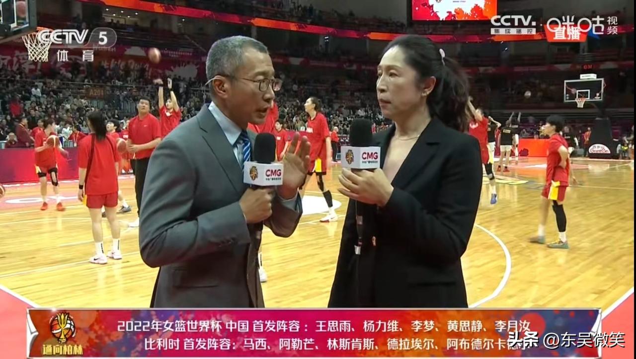 前中国女篮主教练郑薇在场边就女篮在今晚的防守上提了建议，说要重点做好三件事，第
