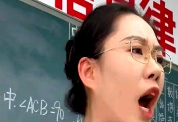 孩子突然给我说：他班里乱套了！昨天下午，初二的儿子放学回家后和我说：妈妈，我们