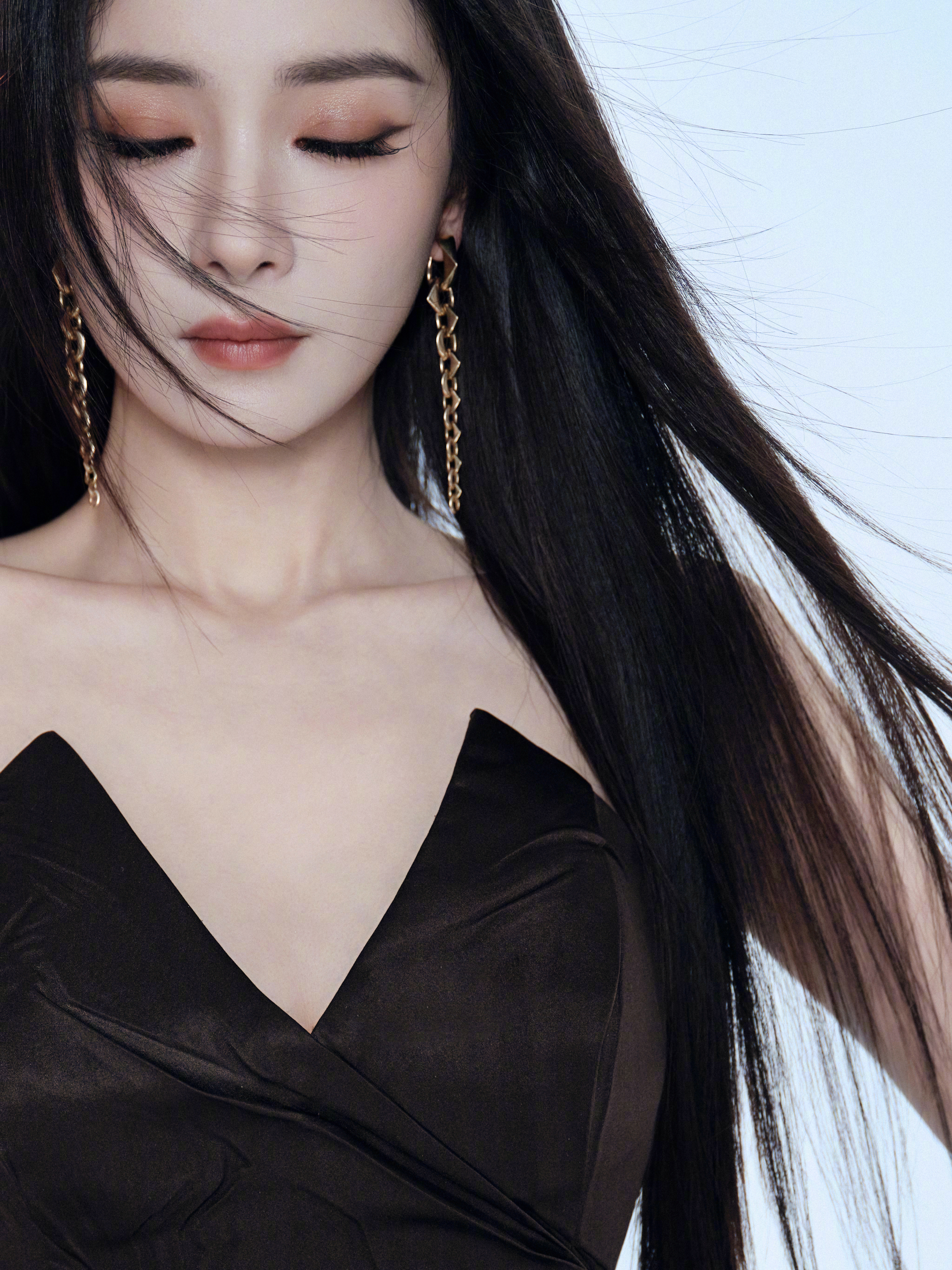 杨幂｜CMG第四届中国电视剧年度盛典姐这组盛典亮相的造型图集也正式揭晓，荣获