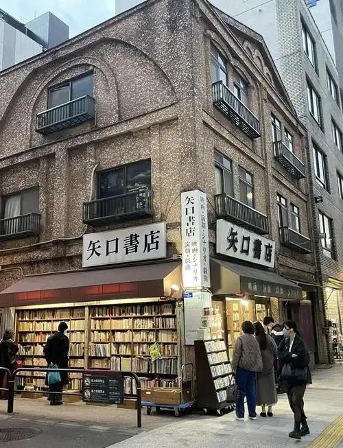 日本古书界正在经历现代版的“焚书坑儒”！只不过“秦始皇”变成了美国那些AI公司。