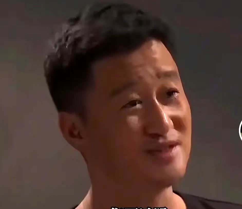 中国最会装杯的明星，非吴京莫属，刚看第1部战狼的时候，觉得这家伙是一个有血性的硬