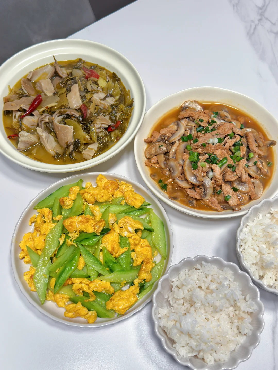 ✅晚餐分享｜蘑菇肉丝➕黄瓜鸡蛋➕酸菜猪肚