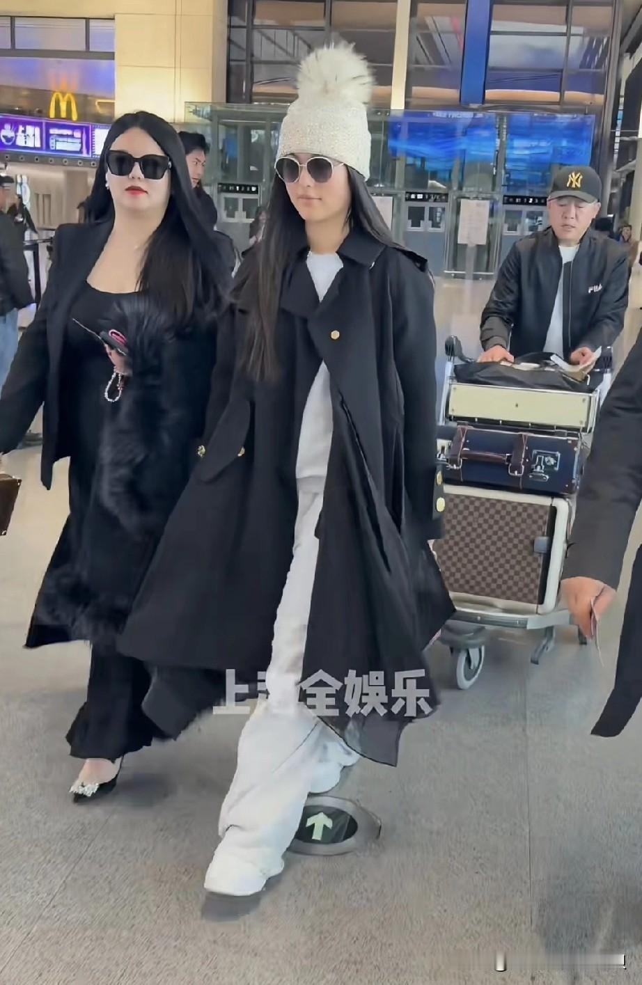 王诗龄应该和潜规则三个字永远沾不上边吧！无论是去上学，还是回国参加活动，父母