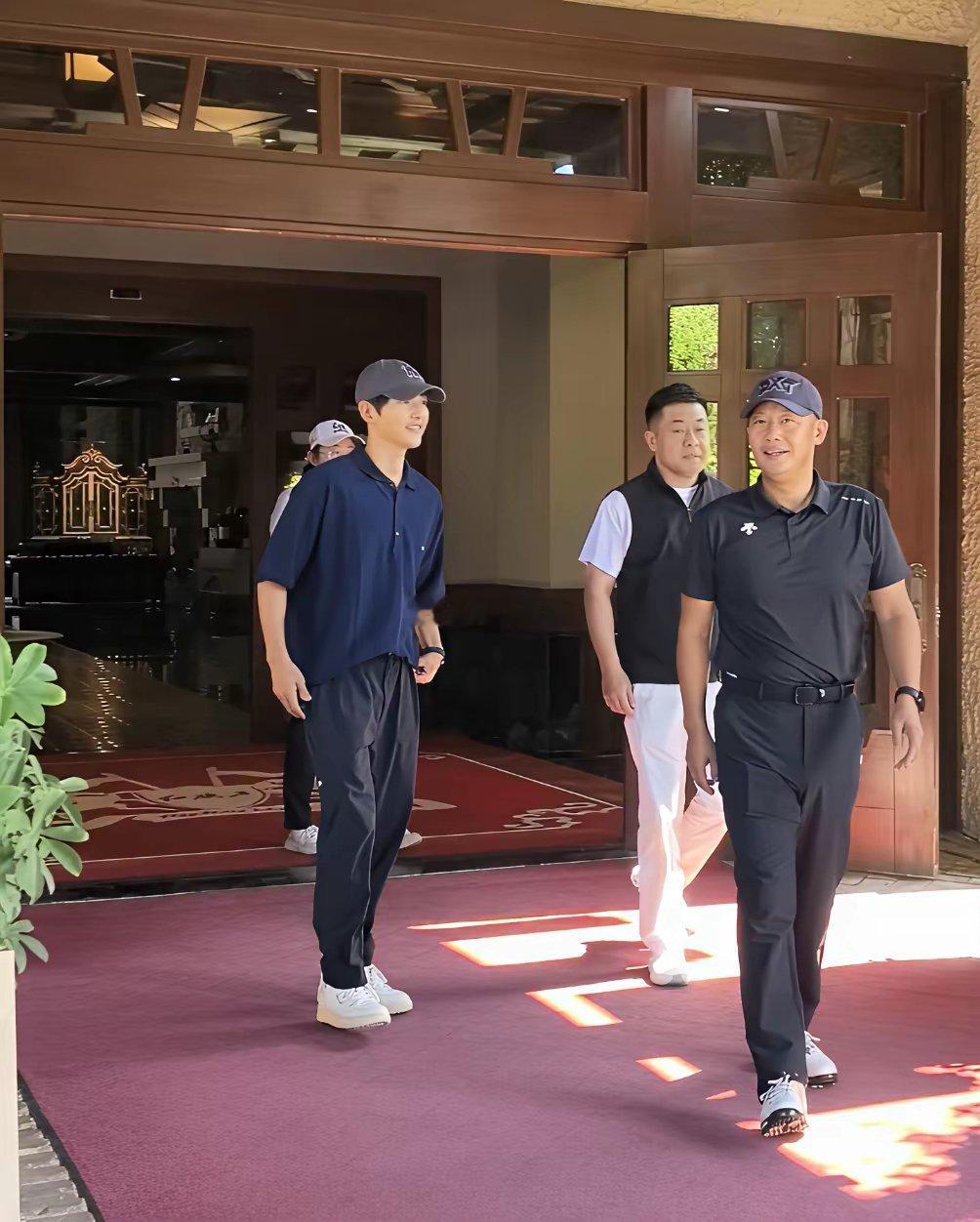 41岁韩国男星宋仲基现身中国大连打高尔夫球被偶遇他现实中真人看起来太一般了​​