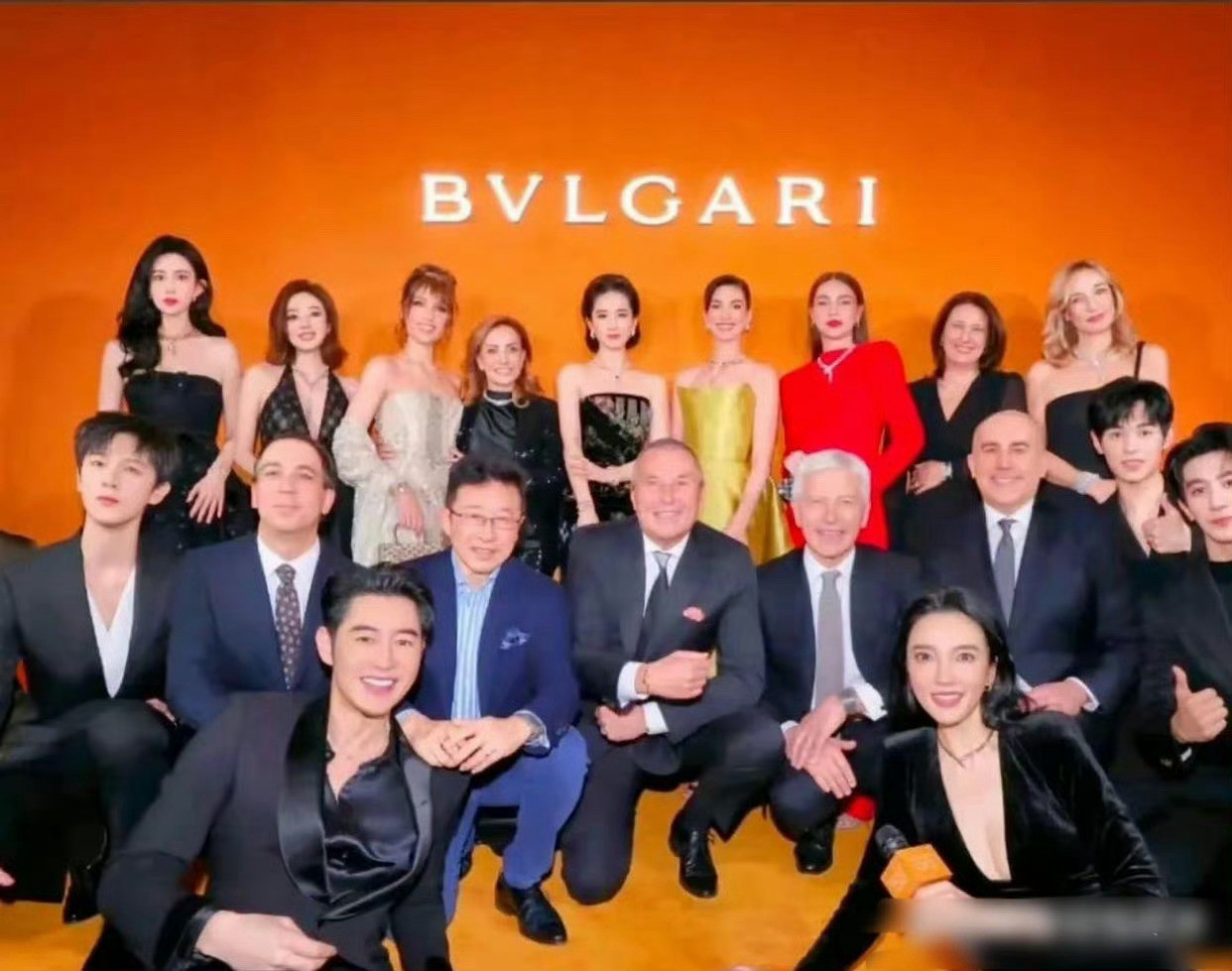 宝格丽总裁格局小了，为了讨好LV三公子大合影竟然裁掉刘亦菲！你敢信？合影一张，站