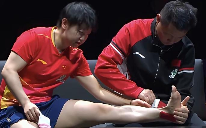 看到莎莎左脚脚腕受伤，我心都要碎了啊！球迷们也都心疼得不行，都说退赛吧，看着就让