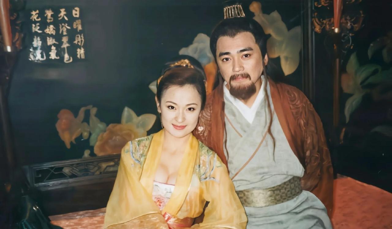 张纪中版《天龙八部》里的王夫人。比刘亦菲好看多了！张导是有眼光的，这版段正淳的