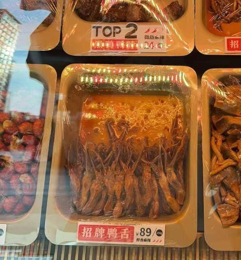 绝味鸭舌标价89元每半斤引争议, 店员称统一标价