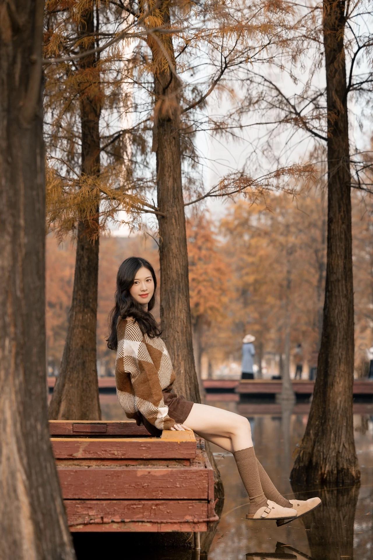 时尚穿搭风格and野外写真系列，长发飘飘好温柔的模特小清新穿搭写真气质户外写真