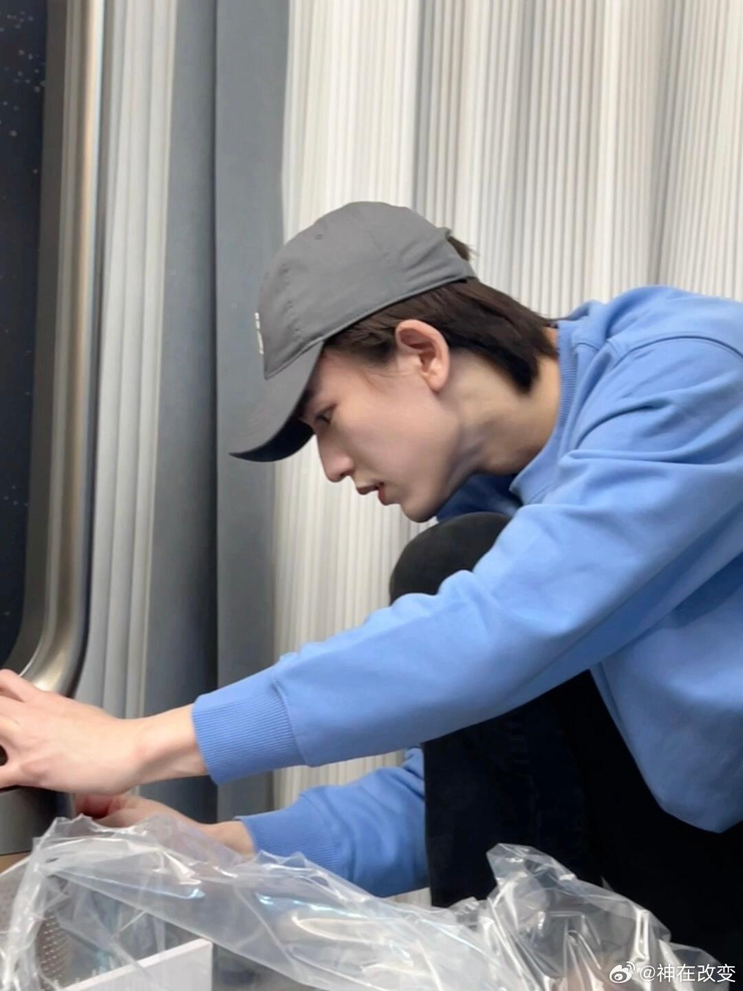 张凌赫张凌赫｜比硬照更有杀伤力的是女友视角张凌赫｜​​​