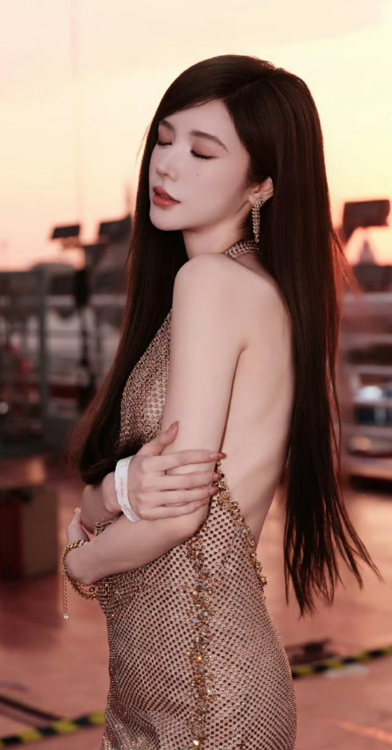 戴燕妮～～[玫瑰][玫瑰][玫瑰][玫瑰]戴燕妮​​​