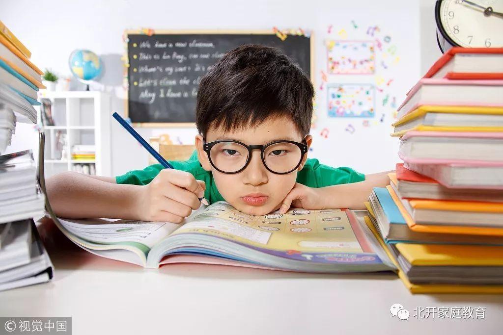 为什么有的家长越“不管”, 孩子却越优秀?
