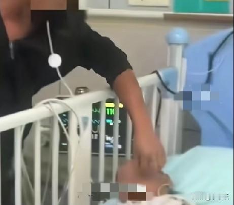 11月14日，浙江宁波，孩子疝气卡死2天，需要紧急手术，妻子哭着跪求丈夫签字，丈